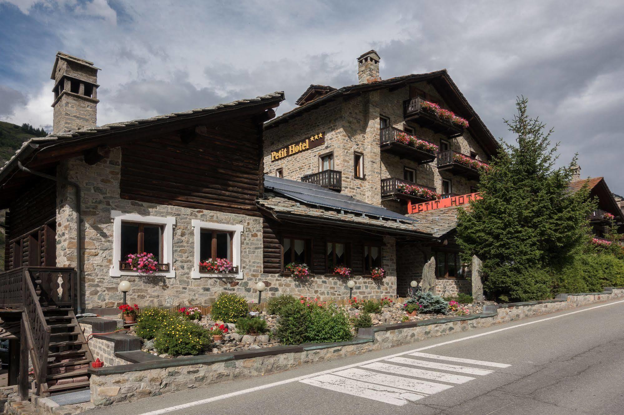Petit Hotel Cogne Luaran gambar